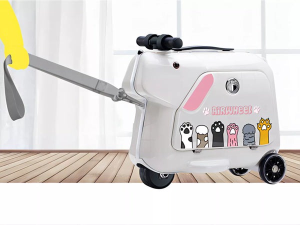 Kids can Use Cartoons Stickers to DIY the Luggages